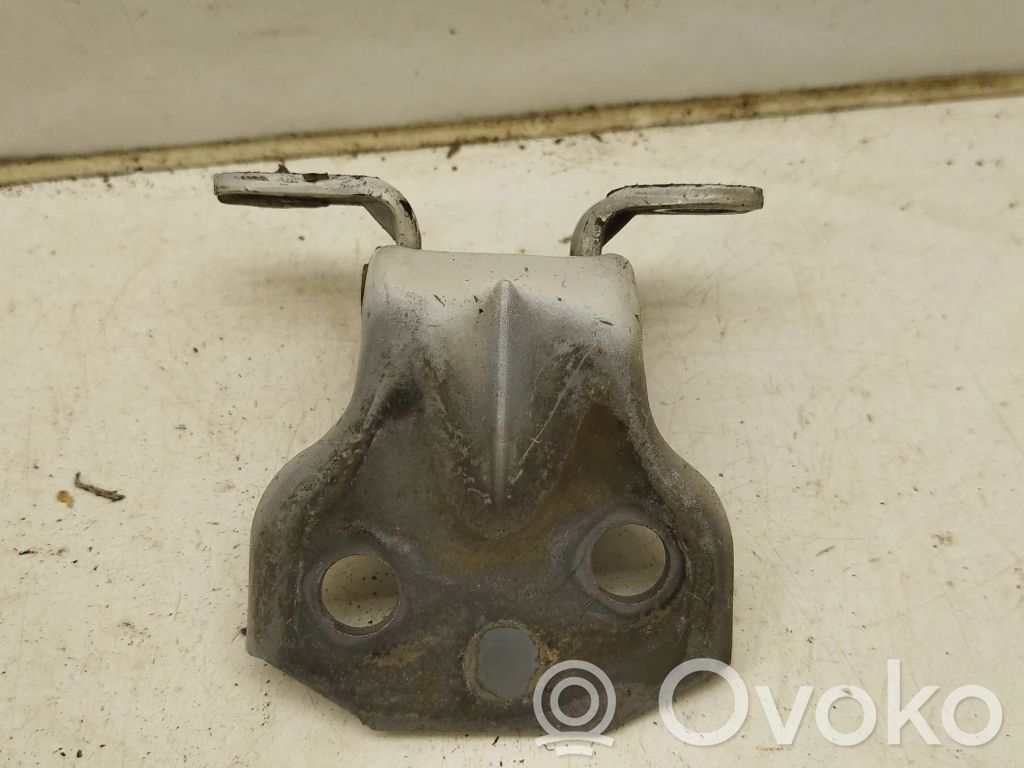 Subaru Impreza III Front door lower hinge 