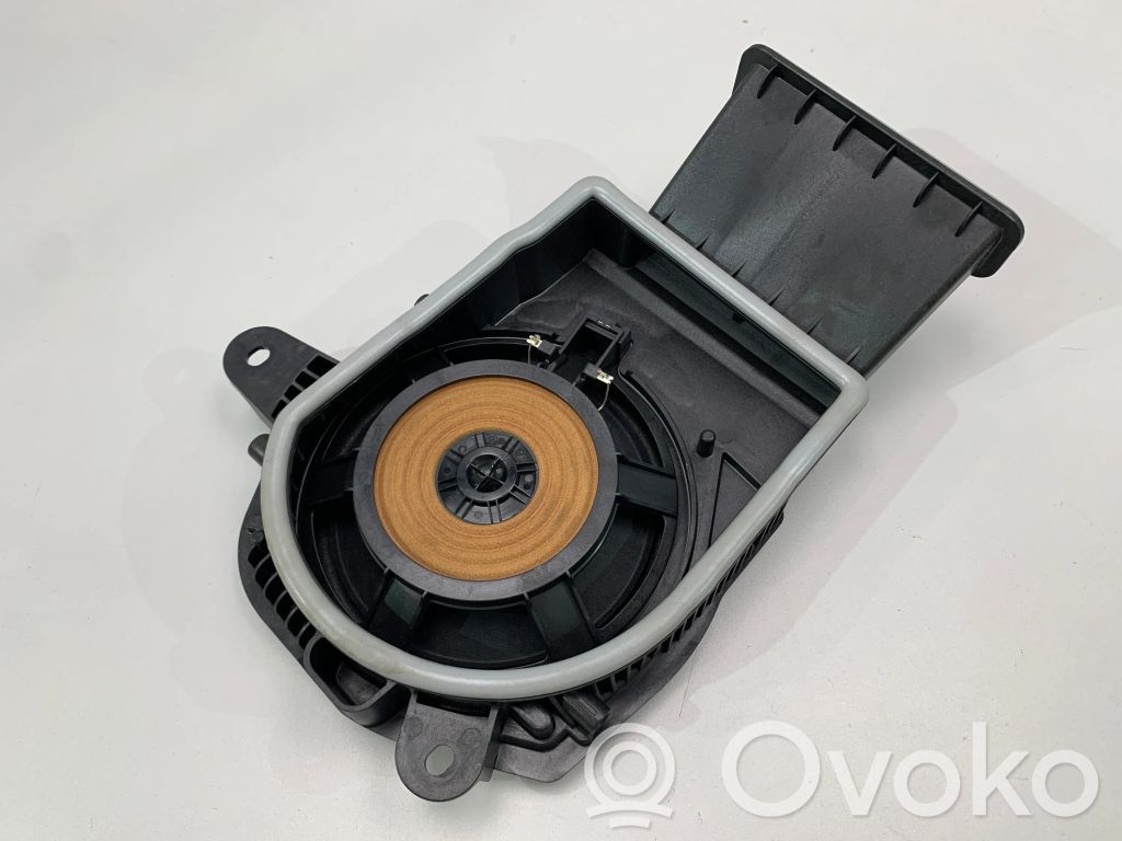BMW 2 Active Tourer U06 Subwoofer 