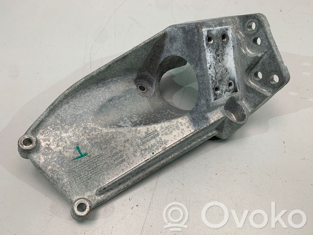 Engine mounting bracket   32202602
