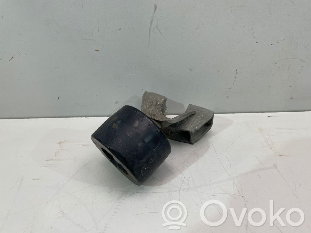 BMW 5 G30 G31 G38 Stabilizatoriaus laikiklis (galas) 