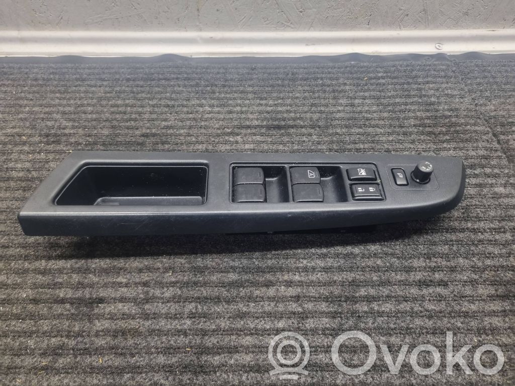 Subaru XV I Electric window control switch 