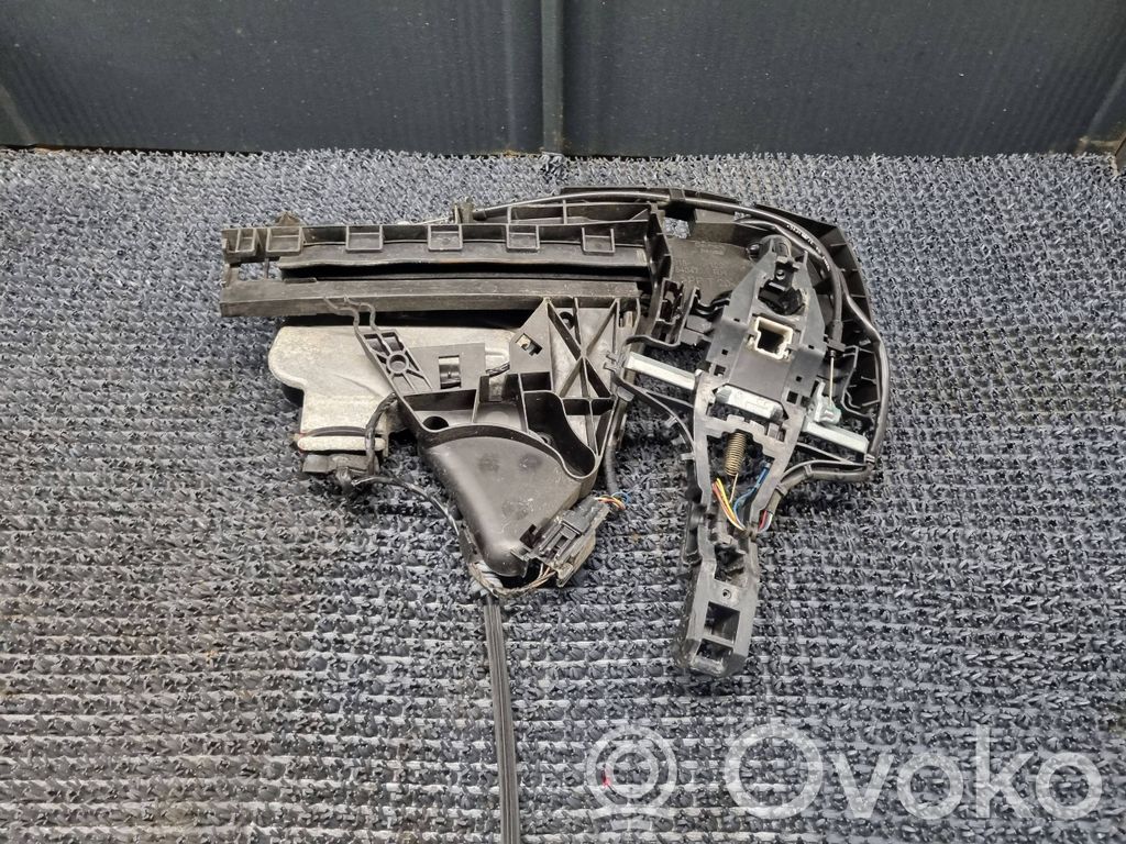 Volvo S40 Front door lock 