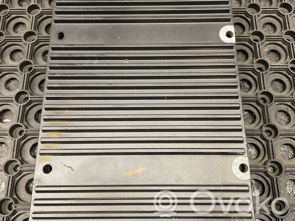 Volvo V50 Sound amplifier 