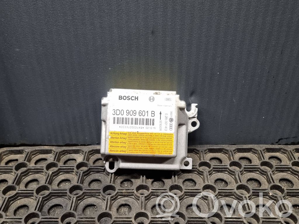 Volkswagen Touareg I Airbag control unit/module 