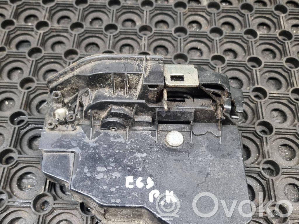 BMW 7 E65 E66 Priekinė durų spyna 