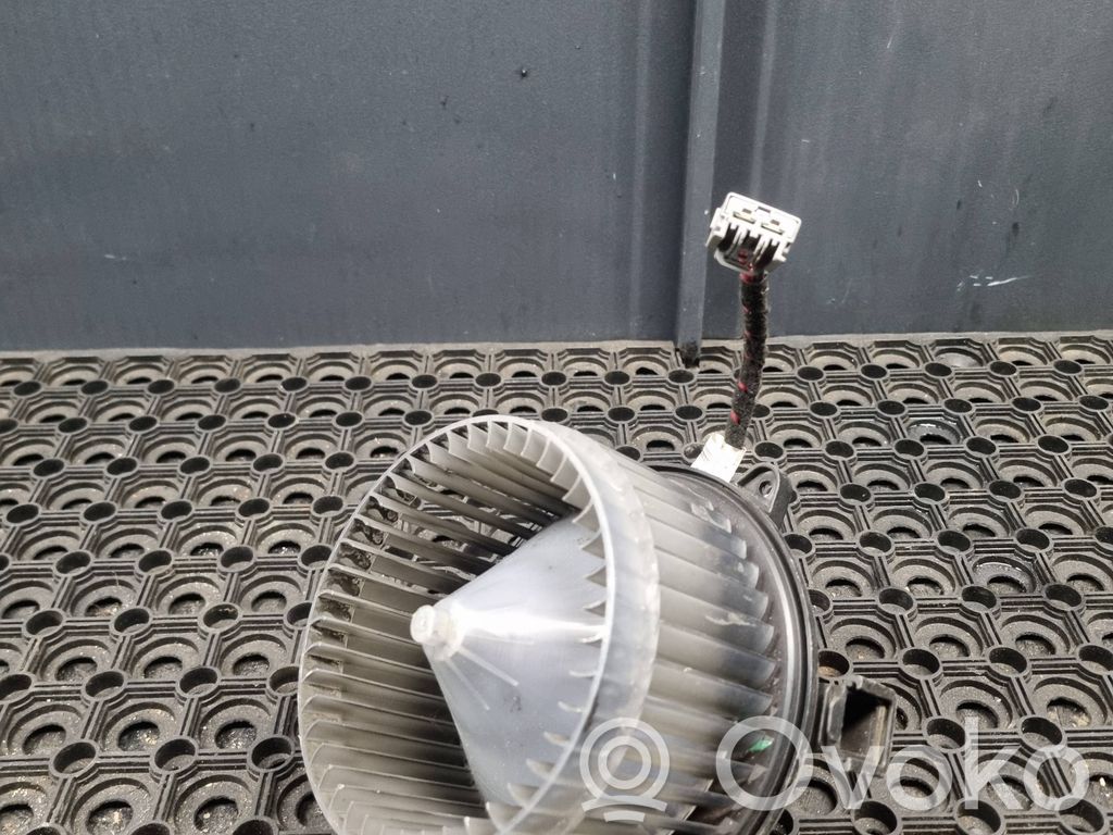 Opel Insignia A Lämmittimen puhallin 