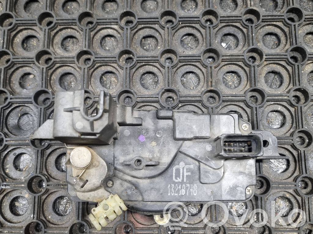 Opel Zafira A Priekšpusē slēdzene 