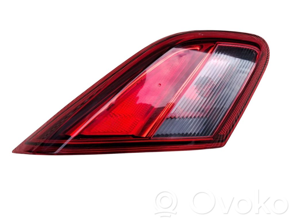 Tailgate rear/tail lights   07CS7,13428459