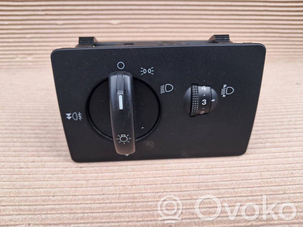 Light switch   6S6T13A024CA