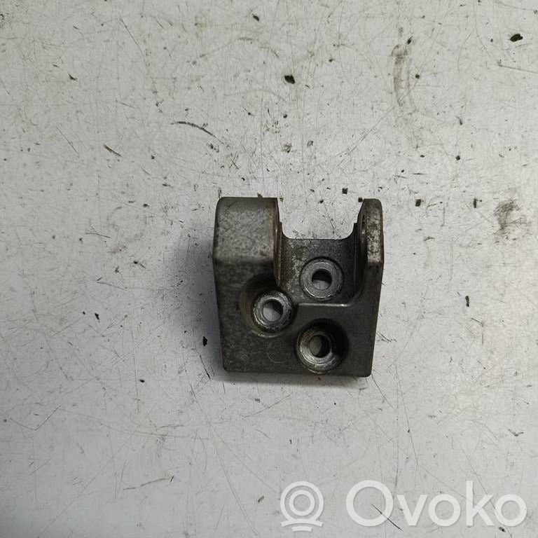Volvo V40 Engine mounting bracket 