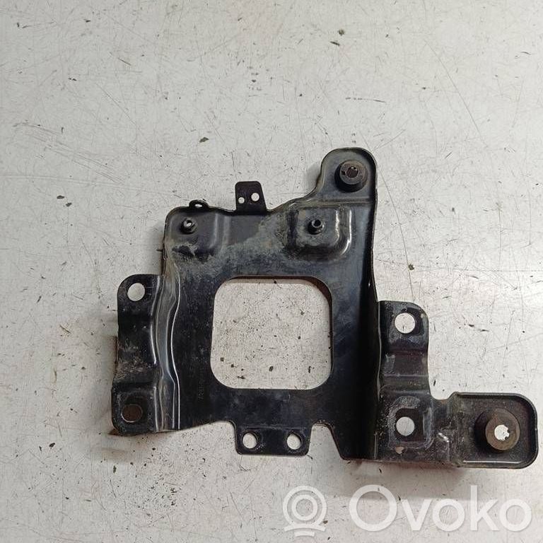 Volvo V40 Engine mounting bracket 