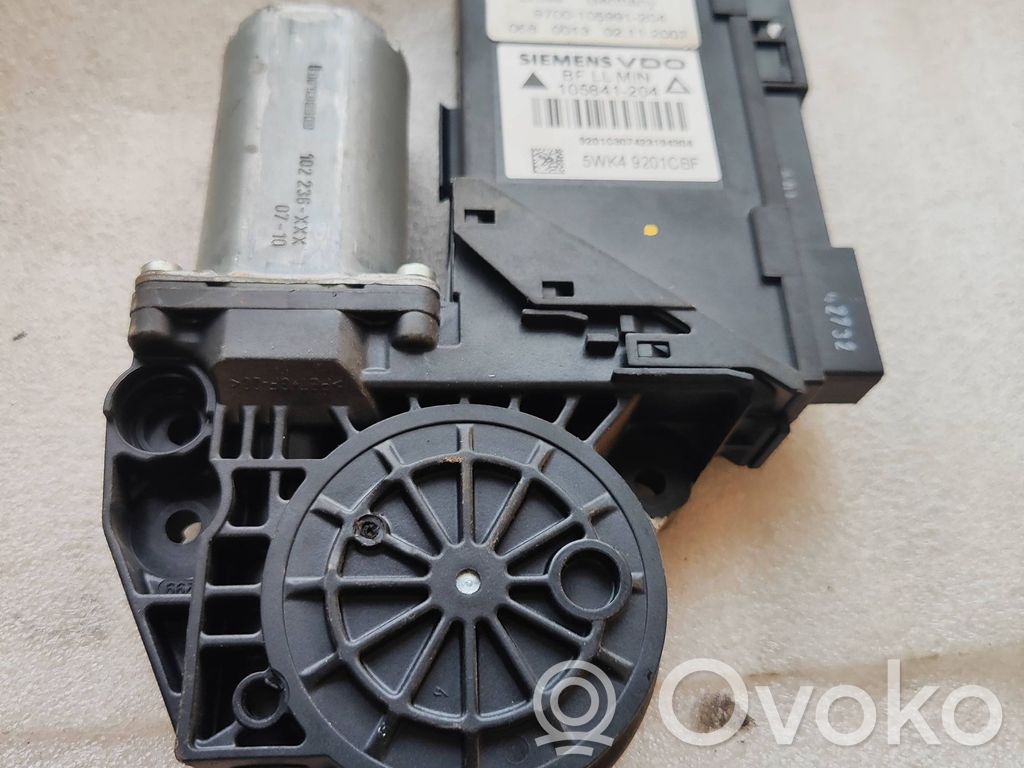 Audi A4 S4 B7 8E 8H Silnik regulatora szyby drzwi przednich 