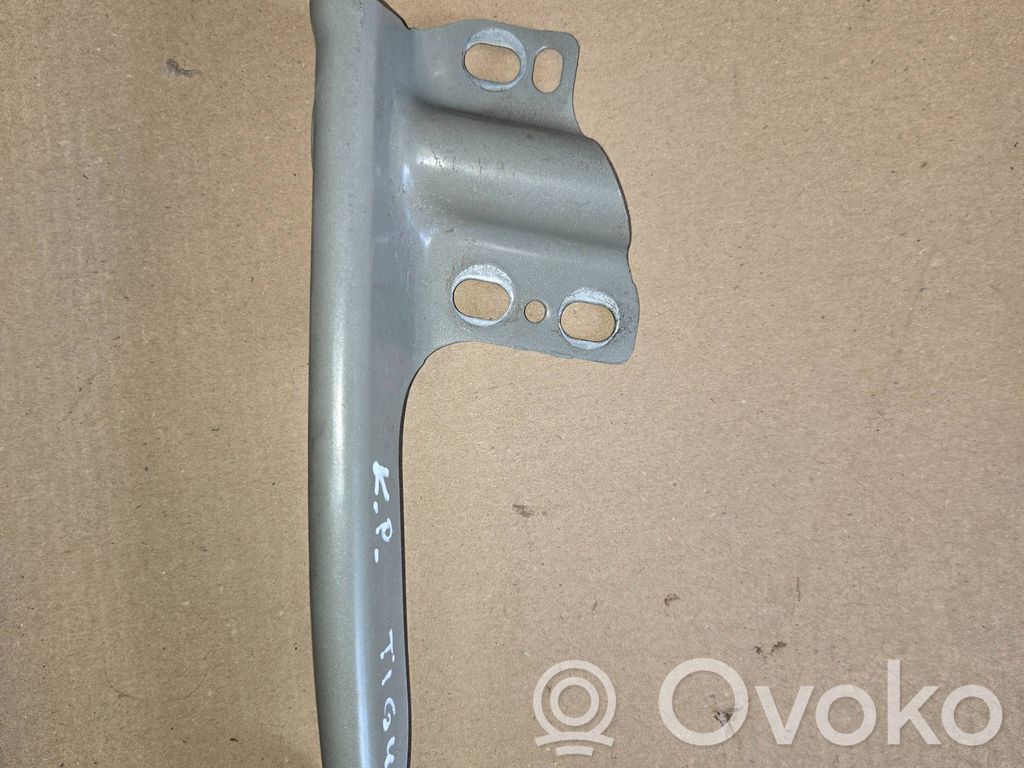 Volkswagen Tiguan Fender mounting bracket 