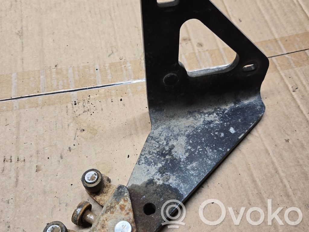 Opel Vivaro Prowadnica rolkowa drzwi bocznych / przesuwanych / Zawias dolny 