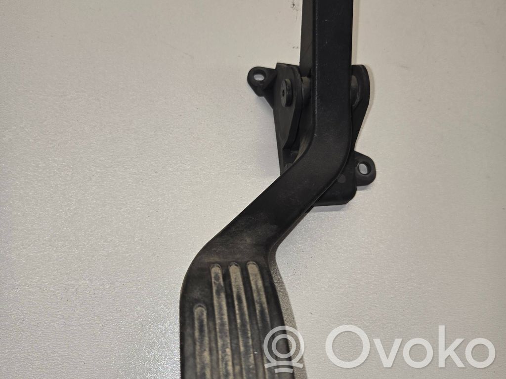 Akceleratoriaus pedalas   98AB9P732AE