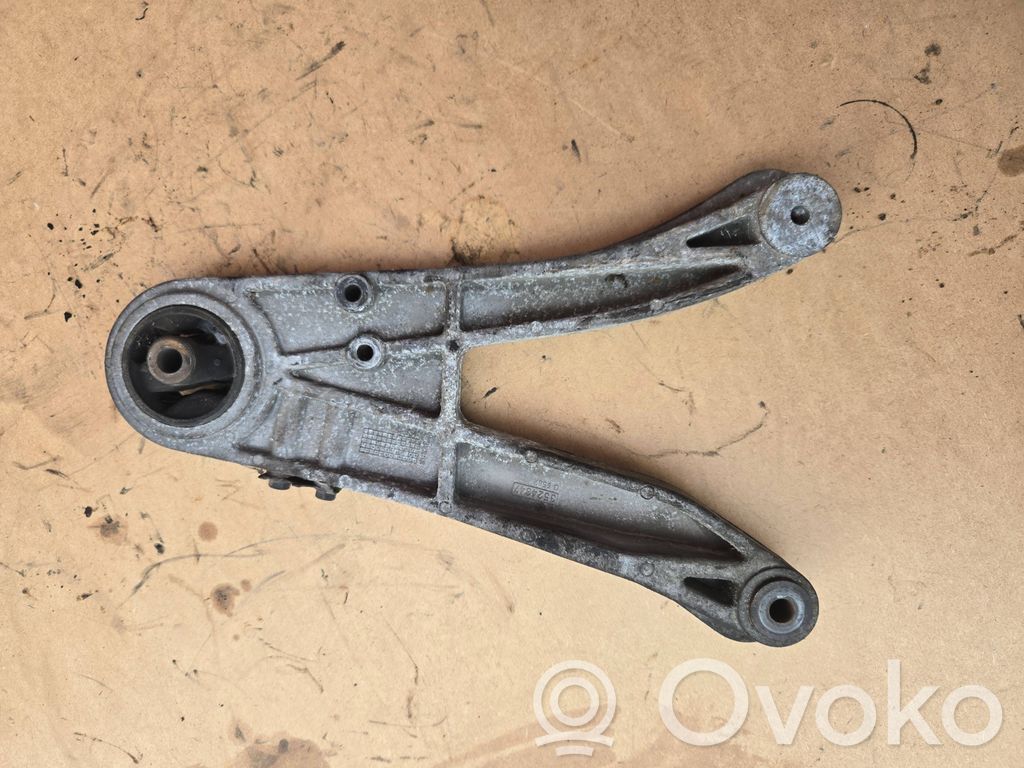 Volvo S70  V70  V70 XC Engine mounting bracket 