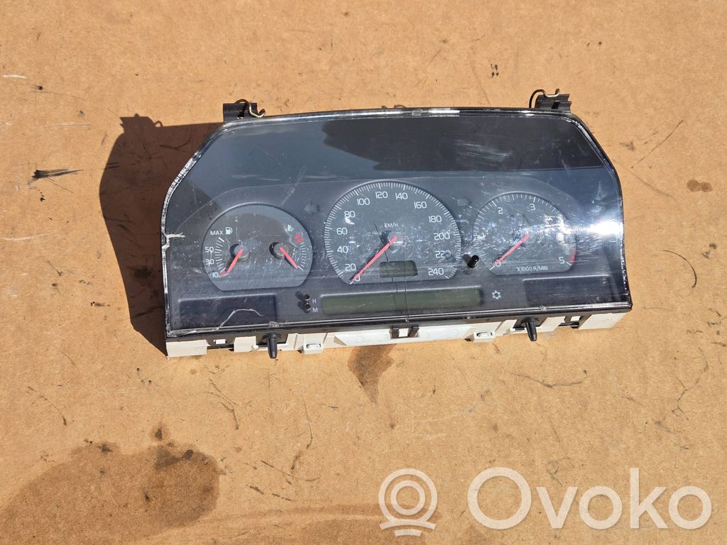 Volvo S70  V70  V70 XC Speedometer (instrument cluster) 