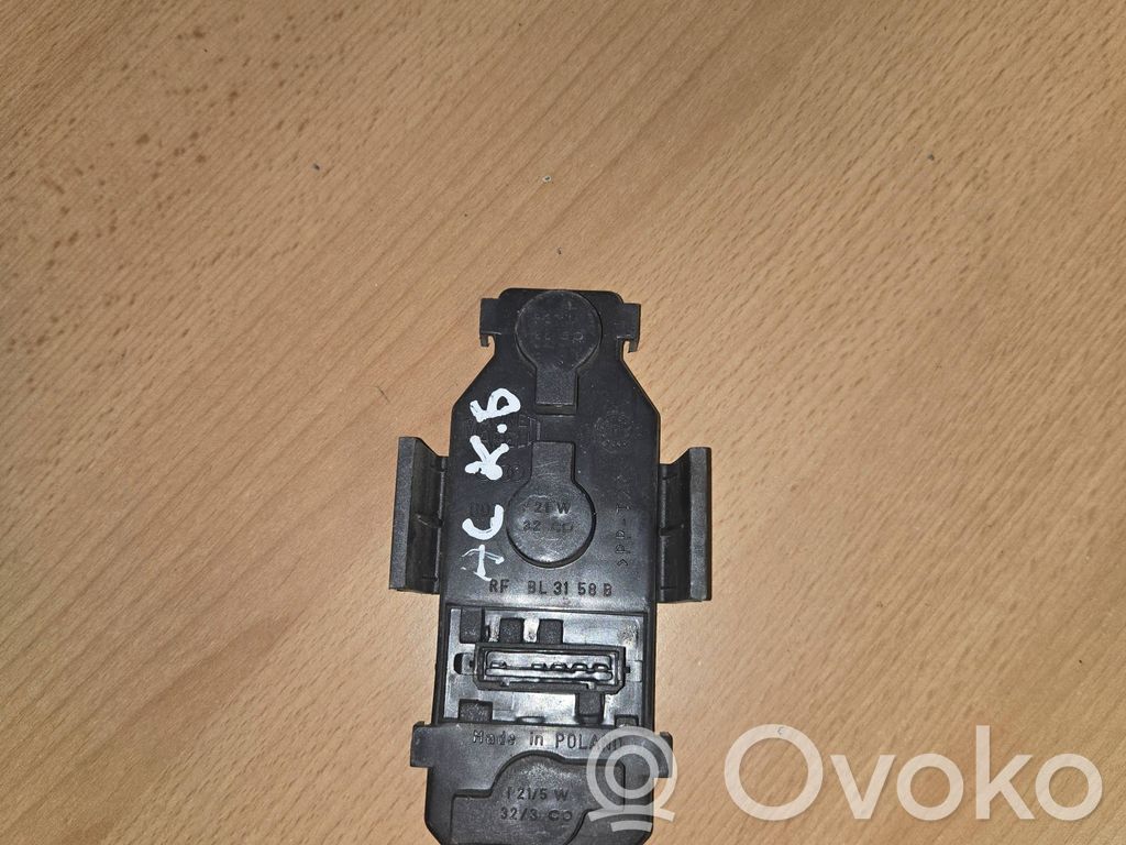 Audi A6 S6 C5 4B Takavalon polttimon suojan pidike 