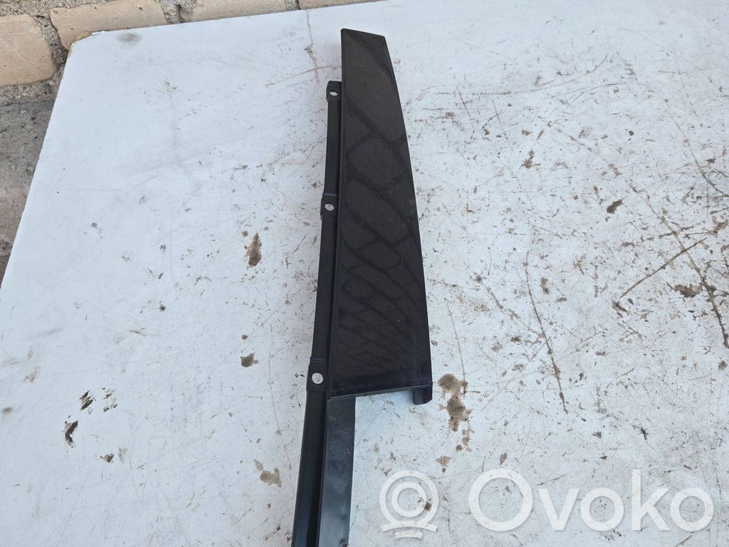 Listwa / Uszczelka szyby drzwi przednich   8W0837901