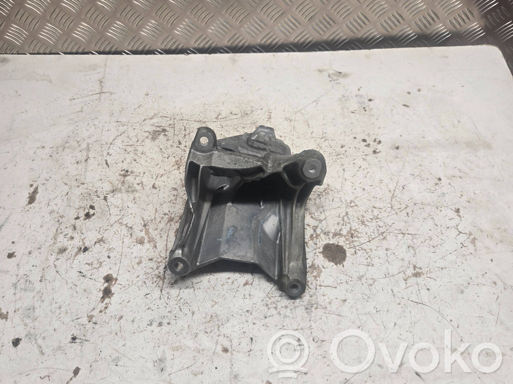 Audi A4 S4 B9 Engine mounting bracket 