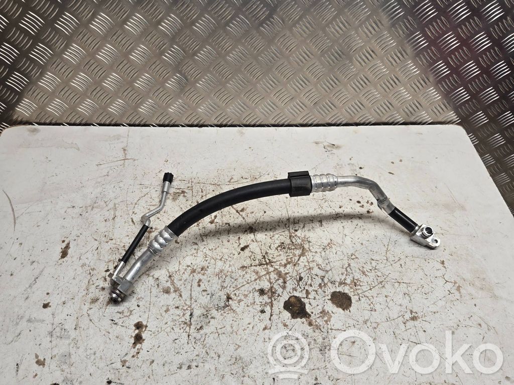 Audi A4 S4 B9 Ilmastointilaitteen putki (A/C) 