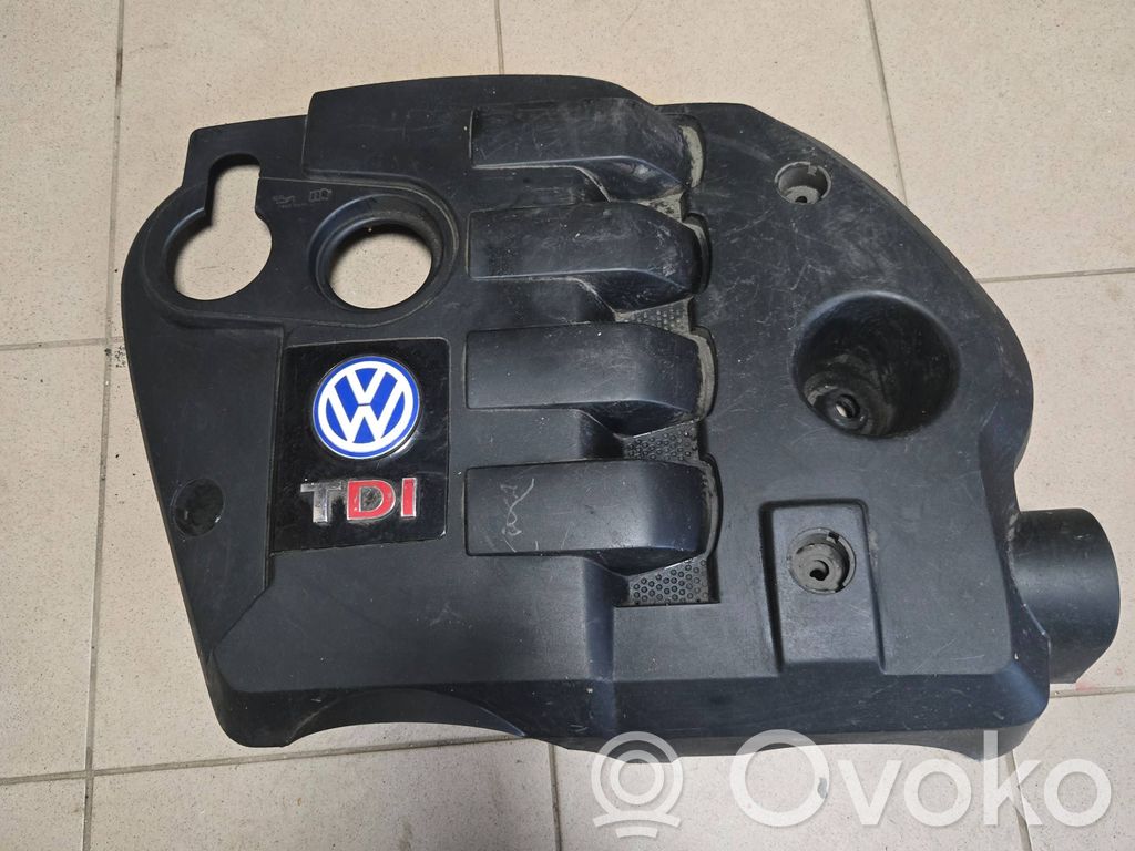 Volkswagen PASSAT B5.5 Osłona górna silnika 