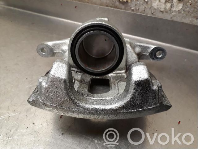 Toyota Corolla E210 E21 Zacisk hamulcowy przedni 
