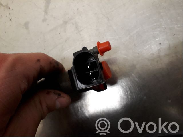 Audi A3 S3 8P Fuel injector 