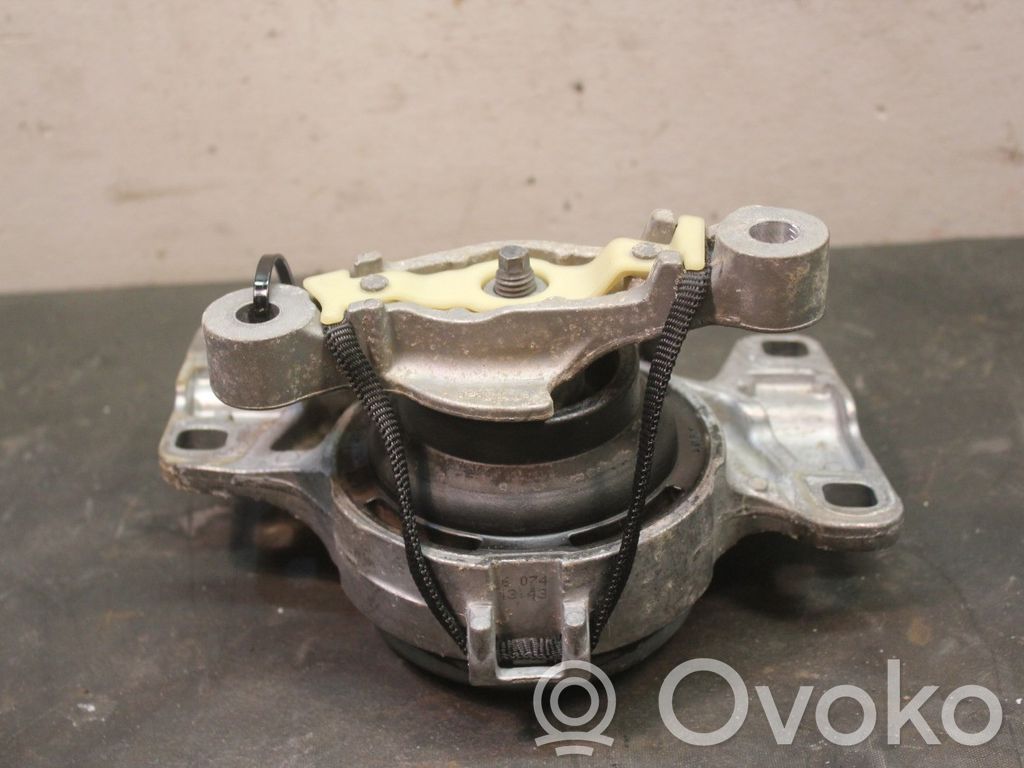 Volvo V40 Dzinēja spilvens