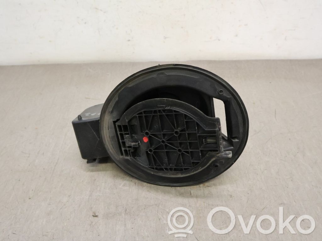 Jeep Cherokee Fuel tank cap lock 