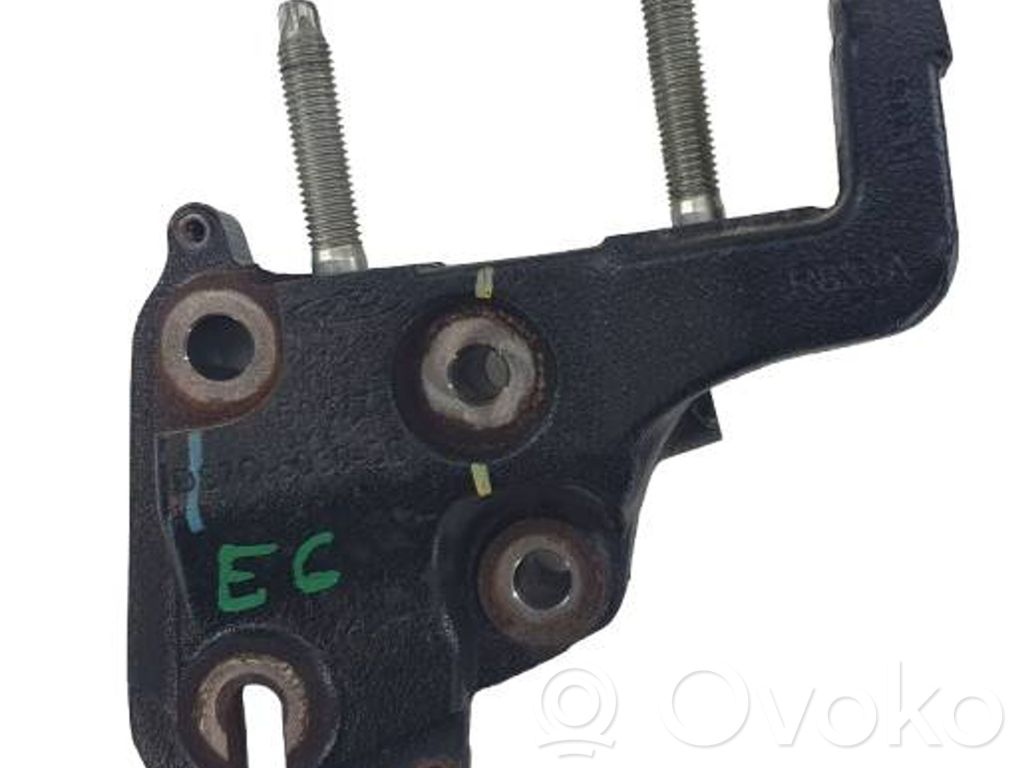 Engine mounting bracket   DS7Q6030BD