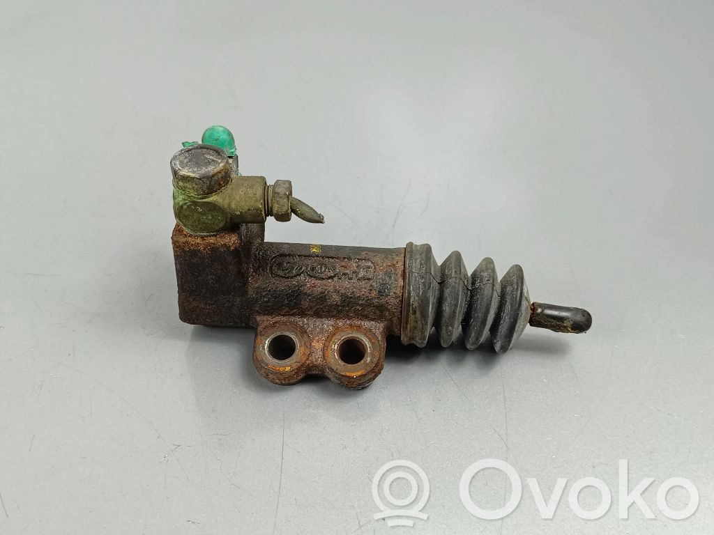 Siłownik sprzęgła / Wysprzęglik   T06