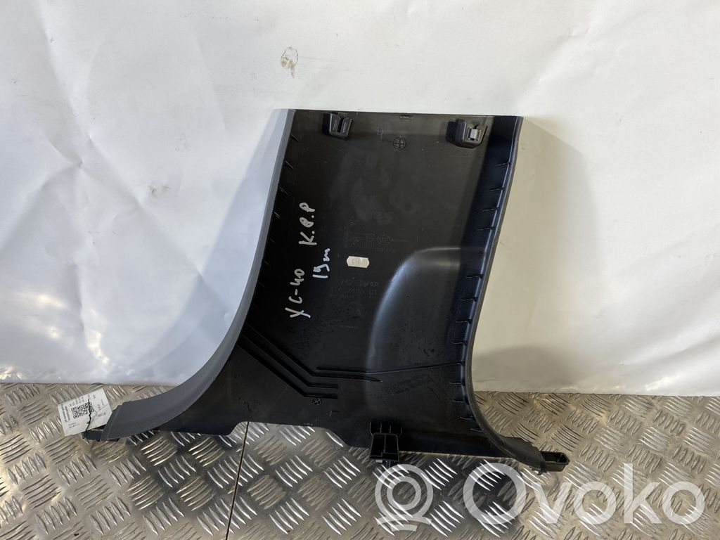 Volvo XC40 Pilar (B) (inferior) 