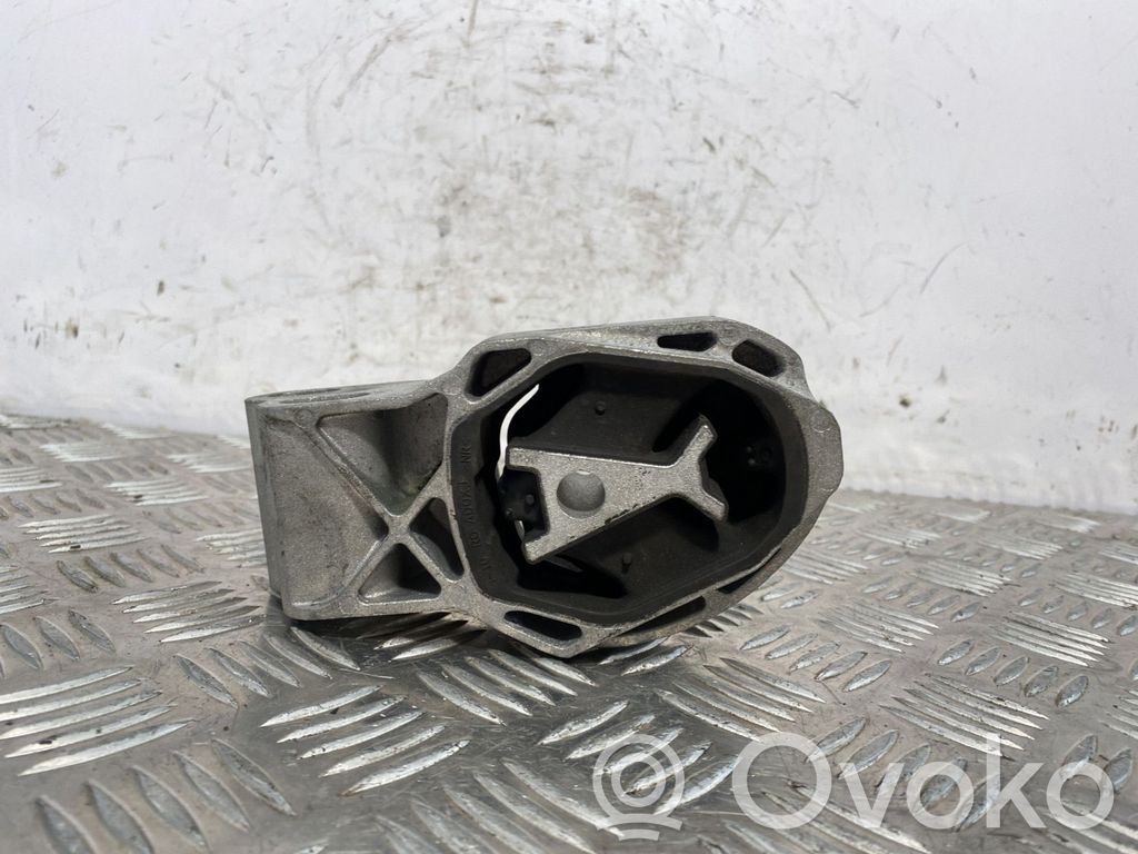 Volvo XC40 Engine mount bracket 