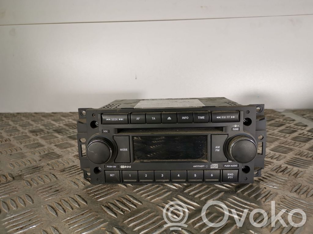 Jeep Grand Cherokee (WK) Radio/CD/DVD/GPS head unit 