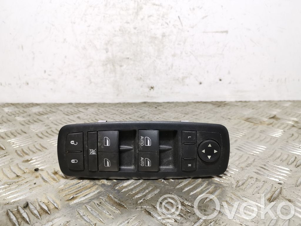 Electric window control switch   68271206AB