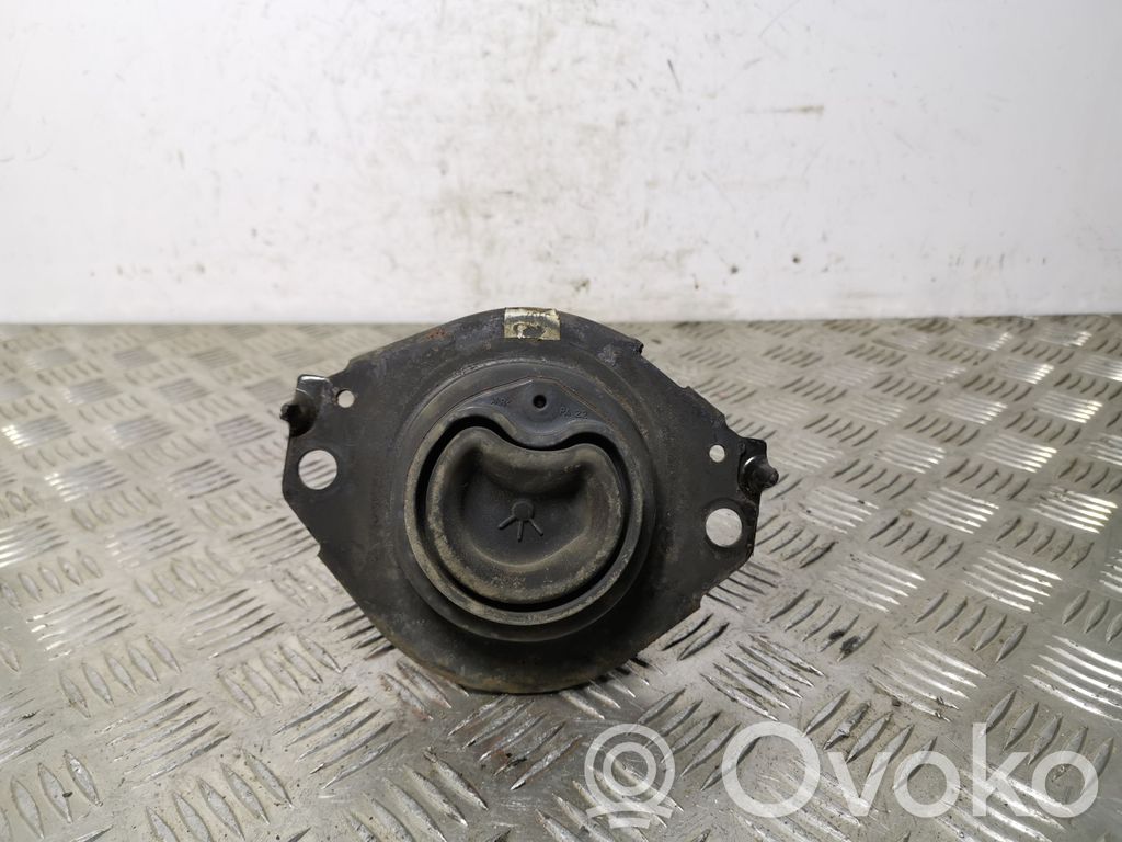 Jeep Grand Cherokee Engine mount bracket 