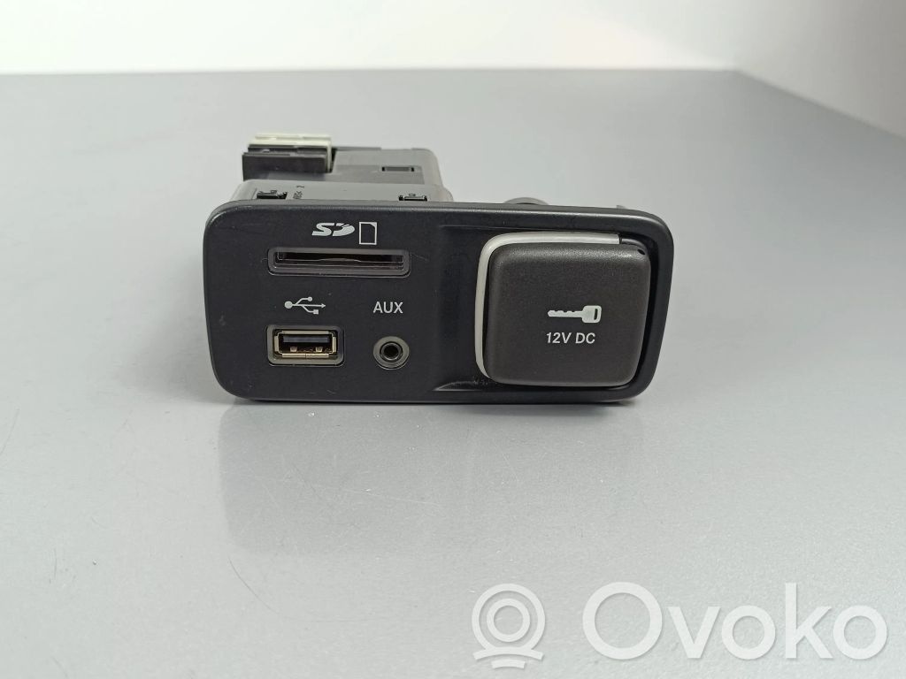 Jeep Cherokee USB valdymo blokas 