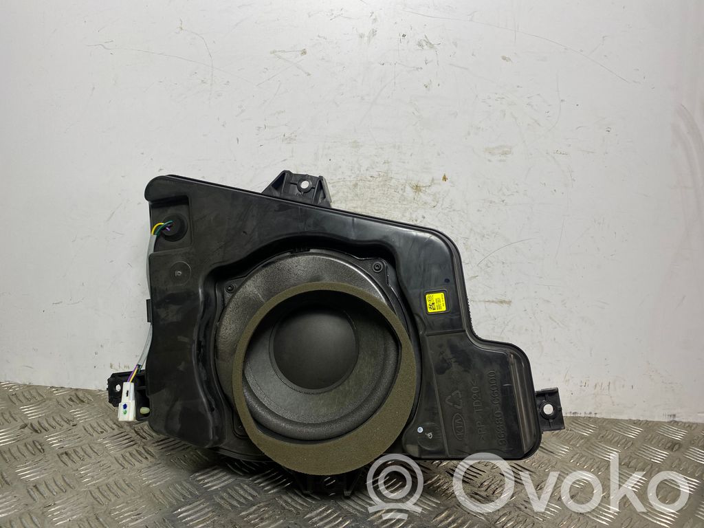 KIA Sorento Subwoofer 