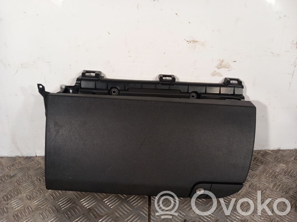 Glove box