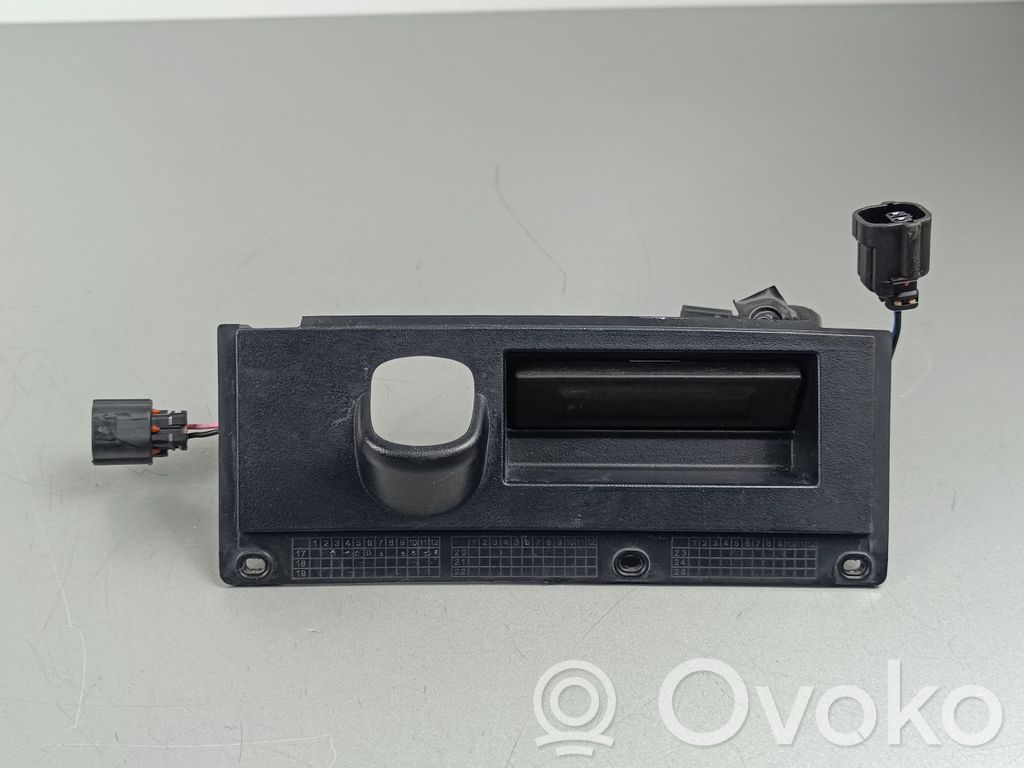 KIA Stinger Interruptor para abrir la puerta trasera 