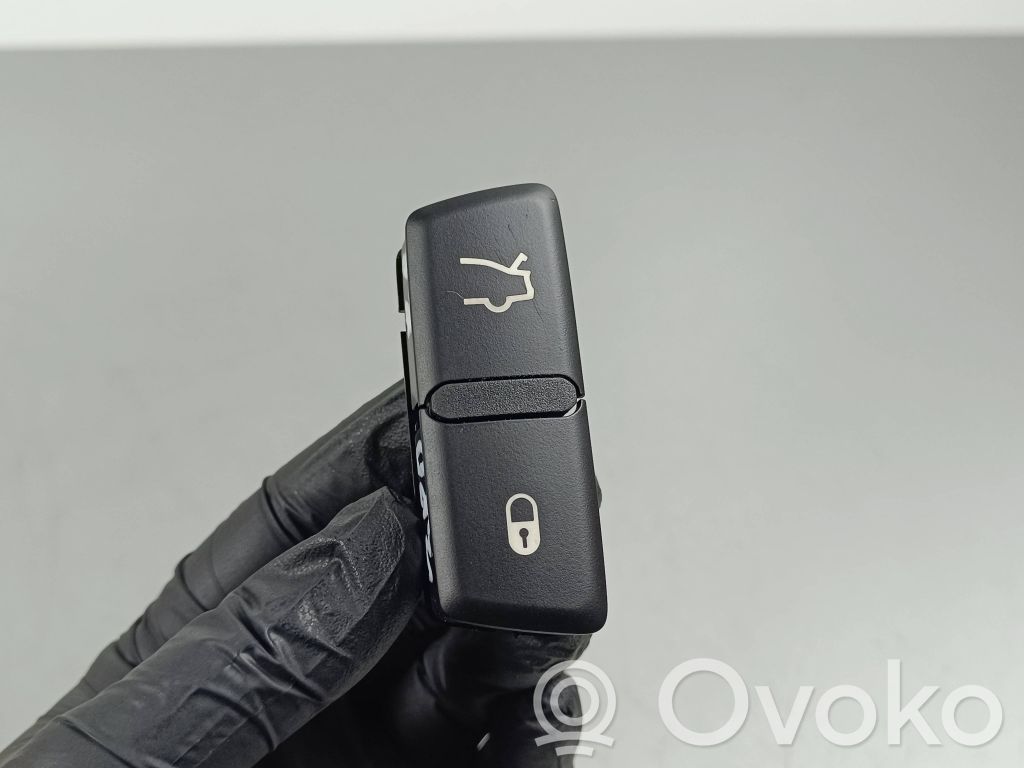 Maserati Levante Tailgate opening switch 