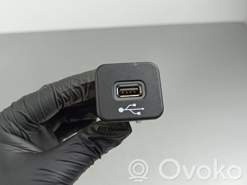 Jeep Compass Gniazdo / Złącze USB 