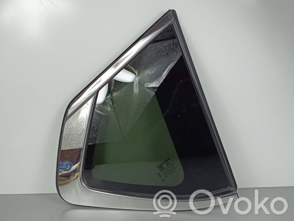 Rear side window