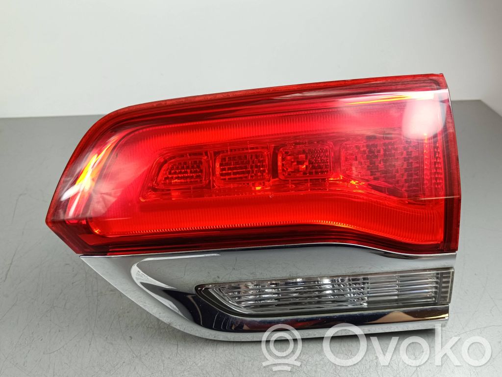 Jeep Grand Cherokee Lampă spate în capacul portbagajului 