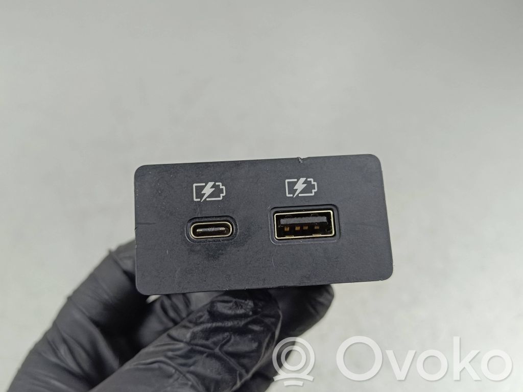 Enchufe conector USB   E327882,210222SN1,8638A317