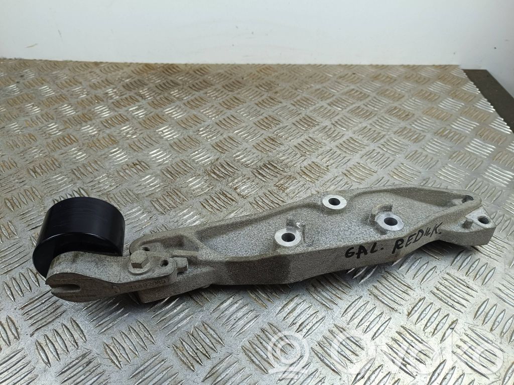 Volvo XC90 Rear differential/diff mount bracket 