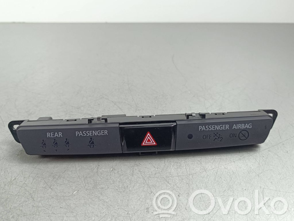 Hazard light switch   8002C230,120020930,20171009
