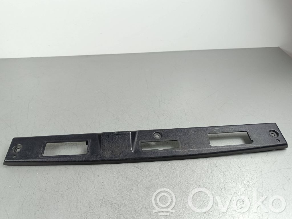 Renault Kadjar Trunk door license plate light bar 