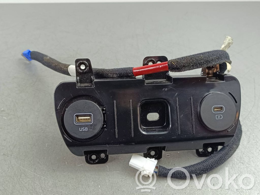 USB socket connector   10R0611588,221227,96125CV000